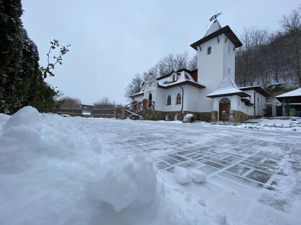 Готельний Комплекс Трапезна Subbotiv Extérieur photo