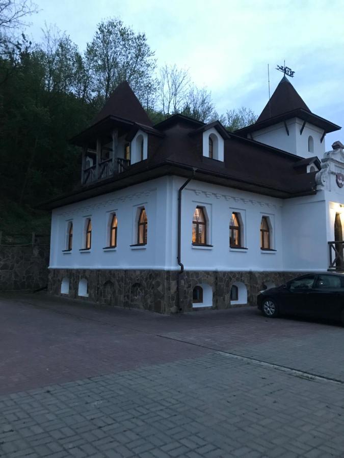 Готельний Комплекс Трапезна Subbotiv Extérieur photo