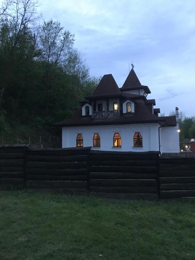 Готельний Комплекс Трапезна Subbotiv Extérieur photo